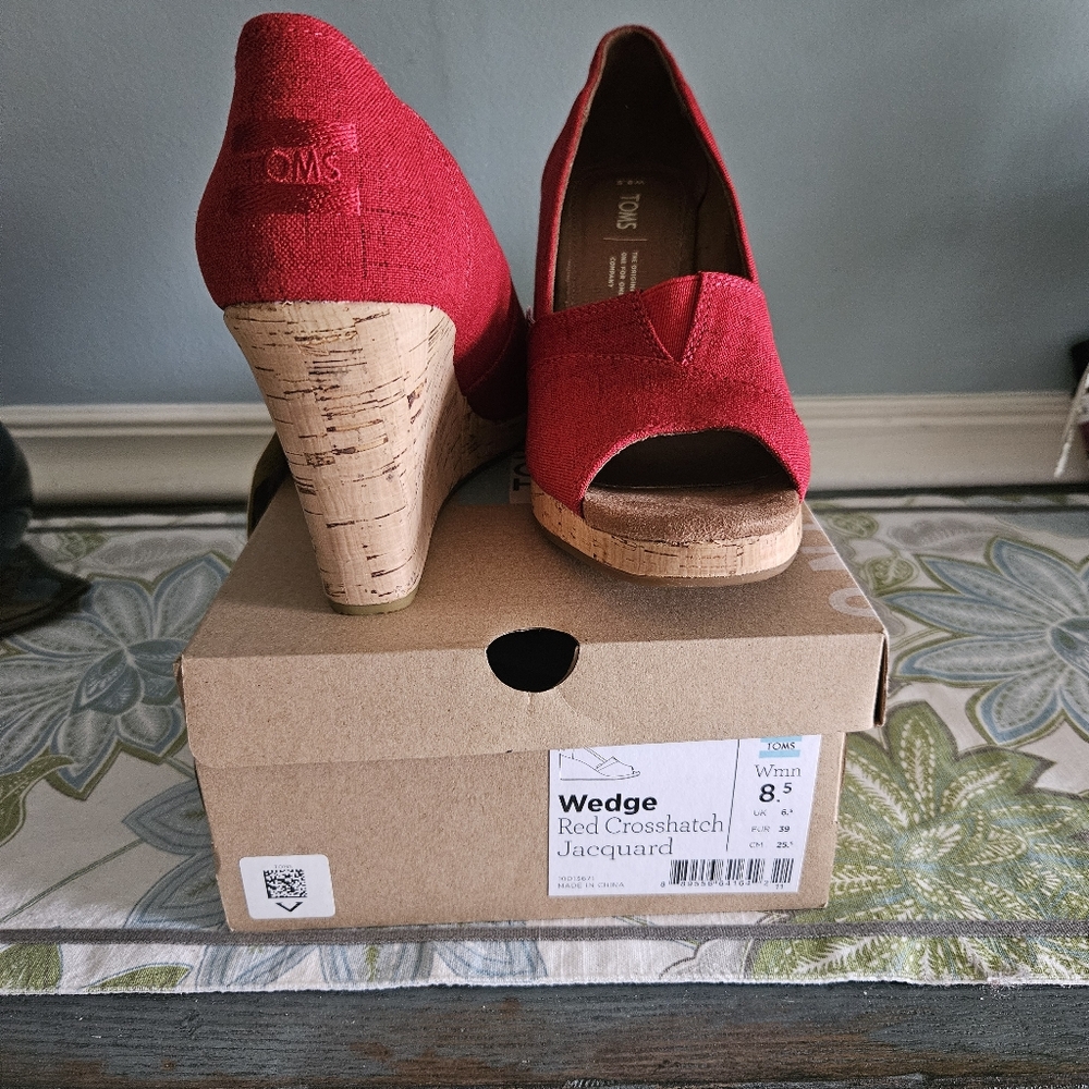NEW in box! TOMS peep-toe cork wedge - Picture 3 of 4